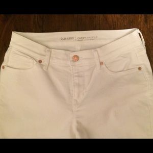 *NEW WITHOUT TAGS* Old Navy White Jeans